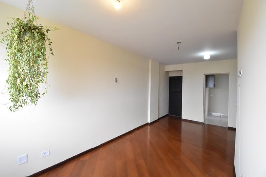 Sala de apartamento para alugar com 3 quartos, 7223m² em Cristo Rei, Curitiba
