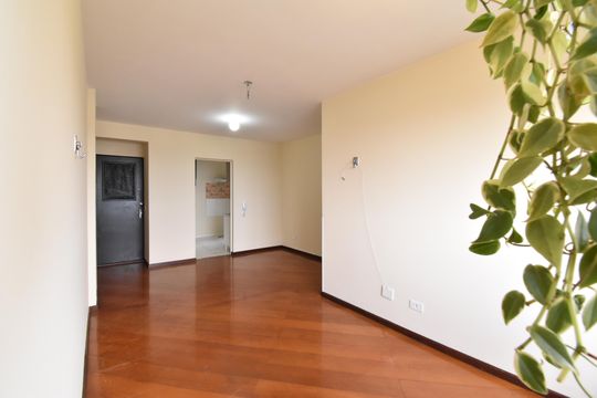 Apartamento para alugar com 3 quartos, 7223m² em Cristo Rei, Curitiba