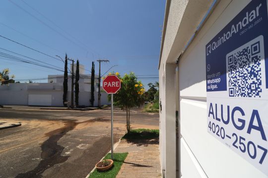 Plaquinha de casa para alugar com 3 quartos, 145m² em Jardim Karaíba, Uberlândia