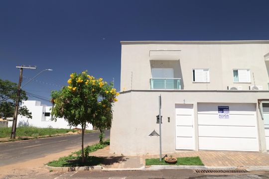 Fachada de casa para alugar com 3 quartos, 145m² em Jardim Karaíba, Uberlândia