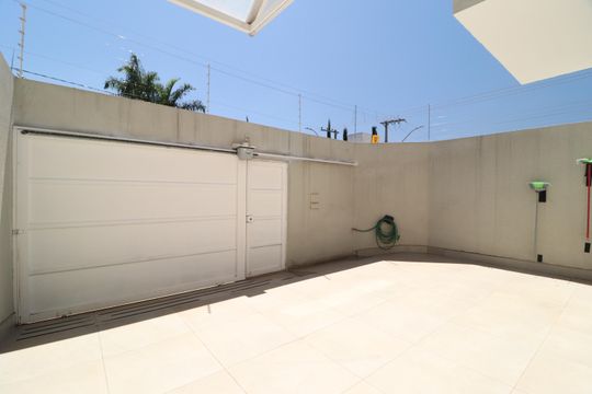 Garagem de casa para alugar com 3 quartos, 145m² em Jardim Karaíba, Uberlândia