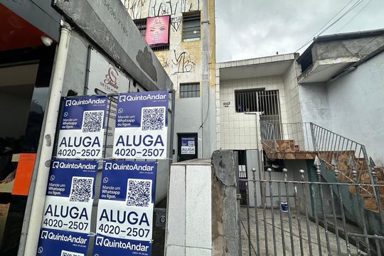 Fachada de kitnet/studio para alugar com 1 quarto, 26m² em Jardim Silveira, Barueri