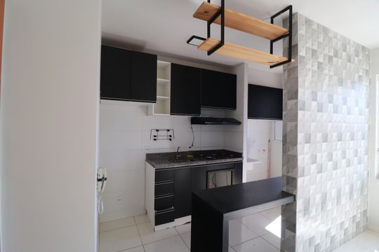 Cozinha de apartamento para alugar com 2 quartos, 45m² em Laranjeiras, Uberlândia