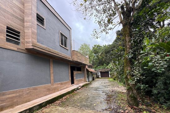 Fachada de casa de condomínio para alugar com 2 quartos, 165m² em Vargem Pequena, Rio de Janeiro