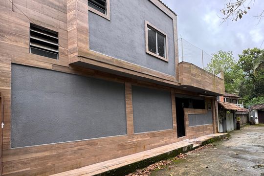 Fachada de casa de condomínio para alugar com 2 quartos, 165m² em Vargem Pequena, Rio de Janeiro