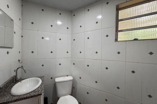 Lavabo de casa de condomínio para alugar com 2 quartos, 165m² em Vargem Pequena, Rio de Janeiro