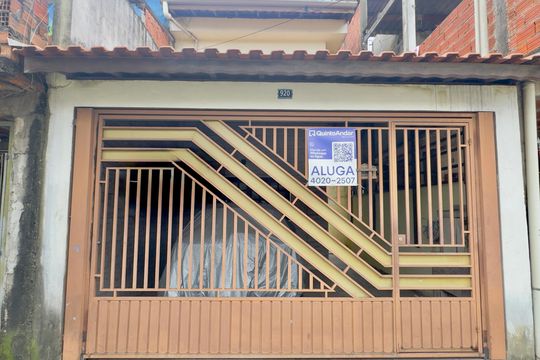 Placa instalada na fachada do imóvel  de casa para alugar com 3 quartos, 125m² em São João, Guarulhos