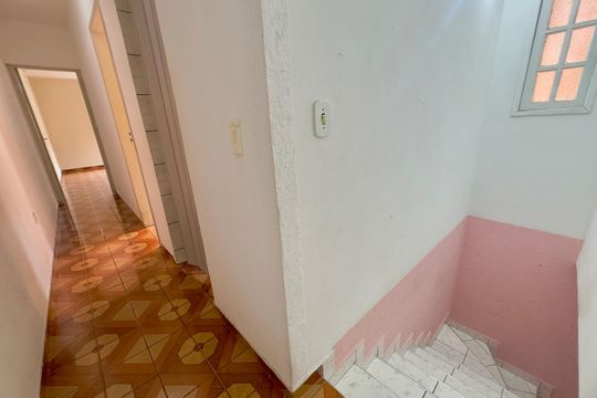 Escada interna de casa para alugar com 3 quartos, 125m² em São João, Guarulhos