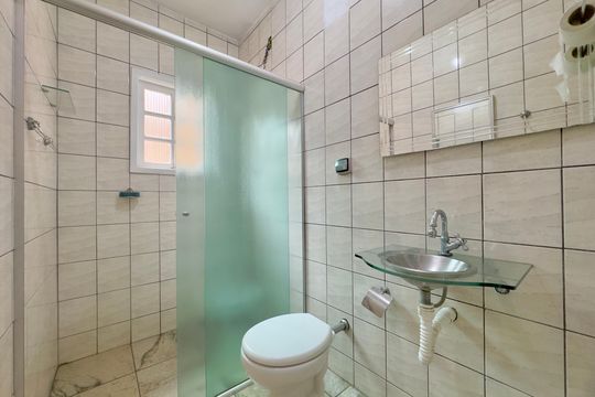 Banheiro 1 de casa para alugar com 3 quartos, 125m² em São João, Guarulhos