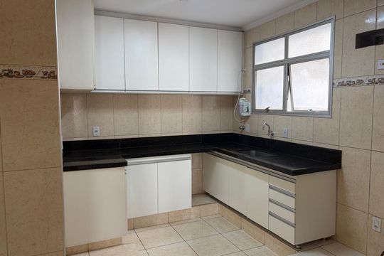 Cozinha de apartamento para alugar com 2 quartos, 82m² em Cambuí, Campinas