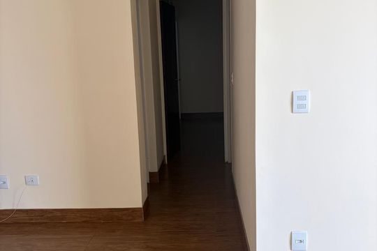 Corredor de apartamento para alugar com 2 quartos, 82m² em Cambuí, Campinas