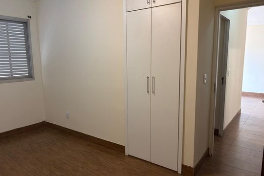 Quarto 1 de apartamento para alugar com 2 quartos, 82m² em Cambuí, Campinas