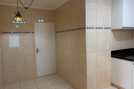 Corredor de apartamento para alugar com 2 quartos, 82m² em Cambuí, Campinas