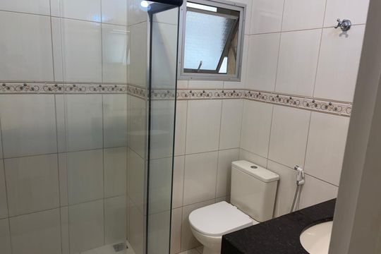 Banheiro 1 de apartamento para alugar com 2 quartos, 82m² em Cambuí, Campinas