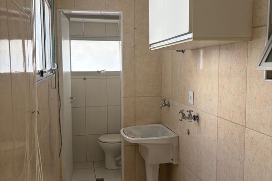 Área de serviço de apartamento para alugar com 2 quartos, 82m² em Cambuí, Campinas