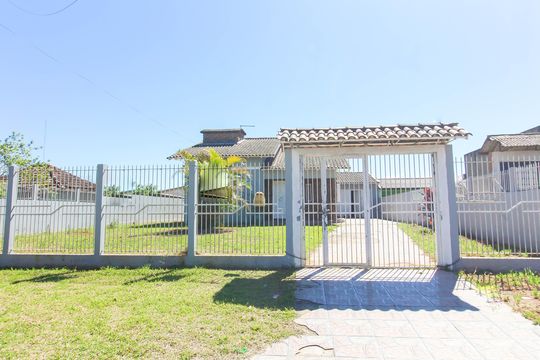 Fachada de casa à venda com 3 quartos, 146m² em Mathias Velho, Canoas