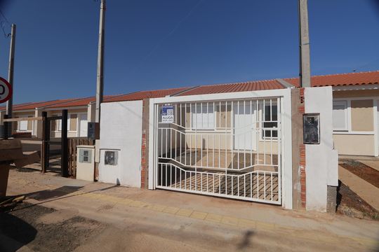 Fachada de casa para alugar com 1 quarto, 32m² em  Fazenda Esperança , Cachoeirinha