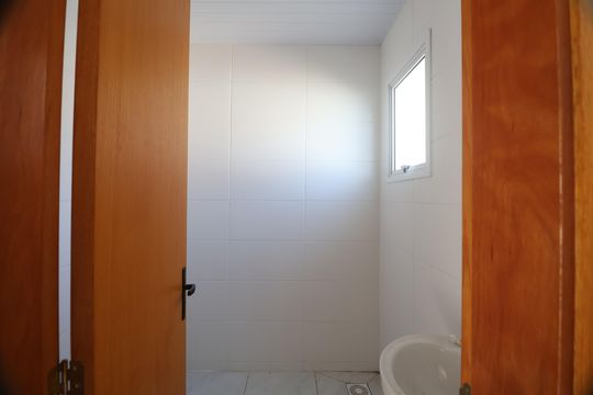 Banheiro de casa para alugar com 1 quarto, 32m² em  Fazenda Esperança , Cachoeirinha