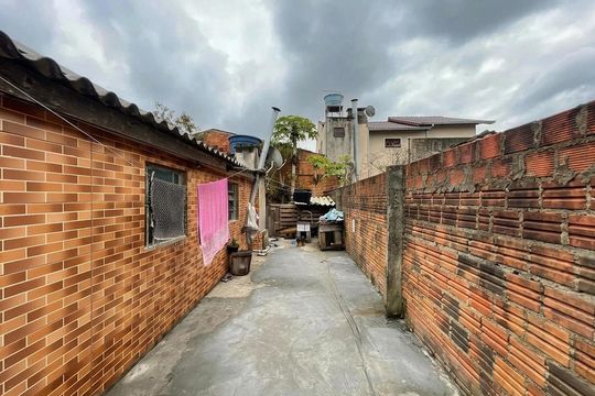 Área externa de casa à venda com 3 quartos, 80m² em Campina, São Leopoldo