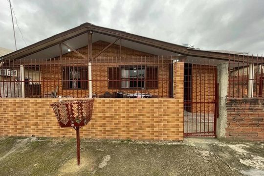 Fachada de casa à venda com 3 quartos, 80m² em Campina, São Leopoldo
