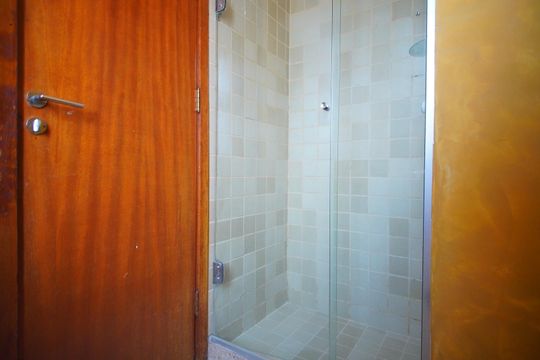 Banheiro Corredor de apartamento à venda com 2 quartos, 58m² em Jardim Carvalho, Porto Alegre