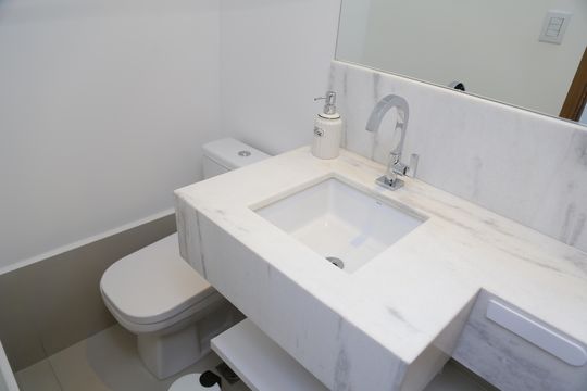 Banheiro de apartamento para alugar com 2 quartos, 72m² em Setor Marista, Goiânia
