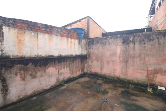 Fundos da casa de casa à venda com 2 quartos, 70m² em Jardim Arco-iris, São Paulo
