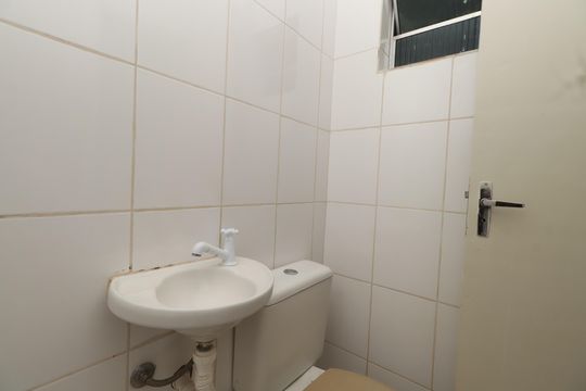 Banheiro de kitnet/studio para alugar com 1 quarto, 25m² em Vila Sao Geraldo, São Paulo