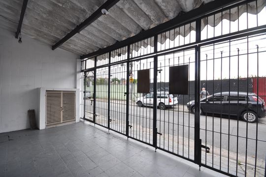 Garagem de casa à venda com 7 quartos, 188m² em Furnas, São Paulo