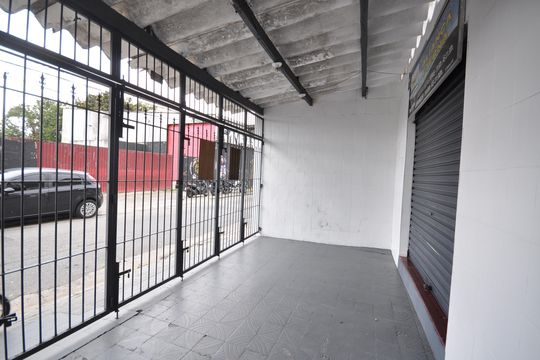 Garagem de casa à venda com 7 quartos, 188m² em Furnas, São Paulo