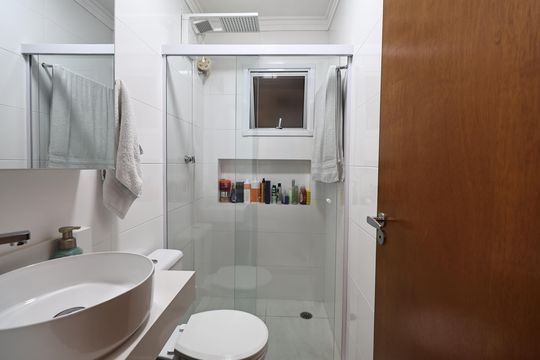 Banheiro da Suíte de apartamento à venda com 2 quartos, 50m² em Vila Scarpelli, Santo André