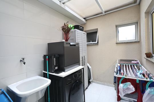 Lavanderia de apartamento à venda com 2 quartos, 50m² em Vila Scarpelli, Santo André