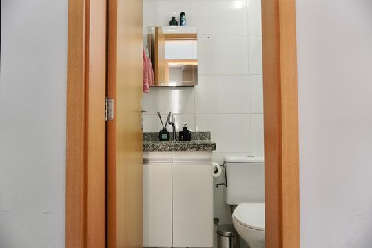 Banheiro Social de apartamento à venda com 3 quartos, 60m² em Fernão Dias, Belo Horizonte