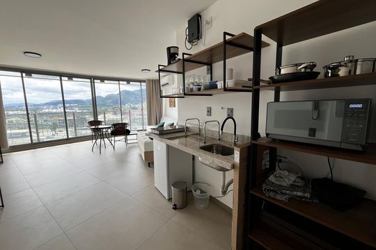 Cozinha de kitnet/studio à venda com 1 quarto, 40m² em Barra da Tijuca, Rio de Janeiro