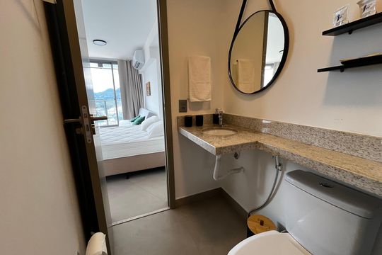 Banheiro de kitnet/studio à venda com 1 quarto, 40m² em Barra da Tijuca, Rio de Janeiro