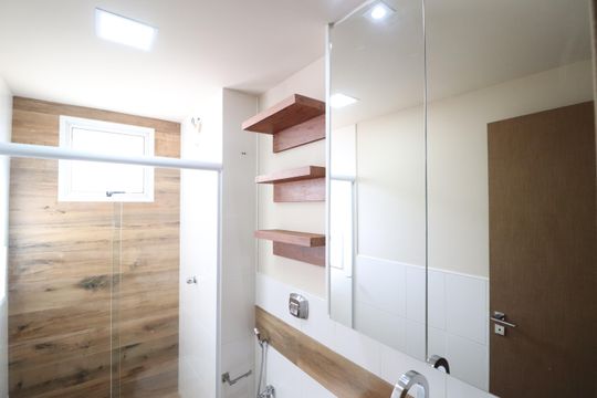 Banheiro do Quarto 3 de apartamento para alugar com 3 quartos, 96m² em Santa Mônica, Uberlândia