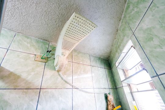 Banheiro do quarto 2 de apartamento para alugar com 2 quartos, 60m² em Jardim Cerqueira Leite, Mauá