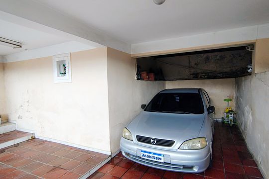 Garagem de casa à venda com 2 quartos, 140m² em Veloso, Osasco