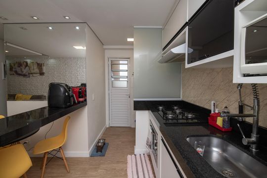 Cozinha de apartamento à venda com 2 quartos, 61m² em Jardim Santa Izabel, Hortolândia