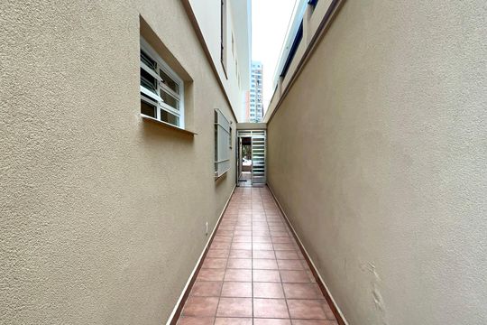 Corredor Externo de casa à venda com 3 quartos, 160m² em Vila Madalena, São Paulo