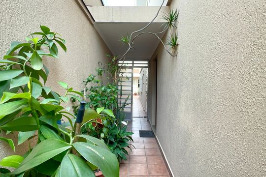 Corredor Externo de casa à venda com 3 quartos, 160m² em Vila Madalena, São Paulo