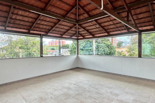 Casa para alugar com 5 quartos, 324m² em Santa Tereza, Belo Horizonte