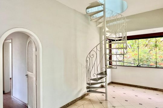 Casa para alugar com 5 quartos, 324m² em Santa Tereza, Belo Horizonte