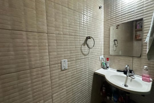 Banheiro 1 de casa à venda com 3 quartos, 300m² em Jardim Silveira, Barueri