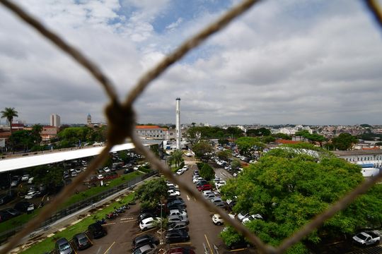 Sala - Vista de apartamento à venda com 2 quartos, 76m² em Ponte Preta, Campinas