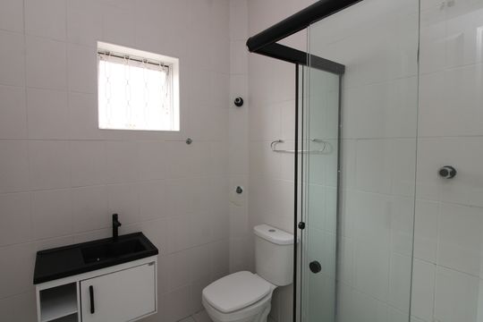 Banheiro de casa para alugar com 4 quartos, 90m² em Vila Granada, São Paulo