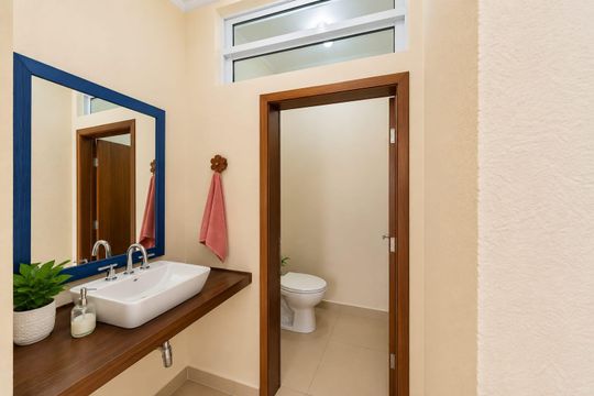 Banheiro 3 de casa para alugar com 3 quartos, 180m² em Jardim Nova Europa, Campinas