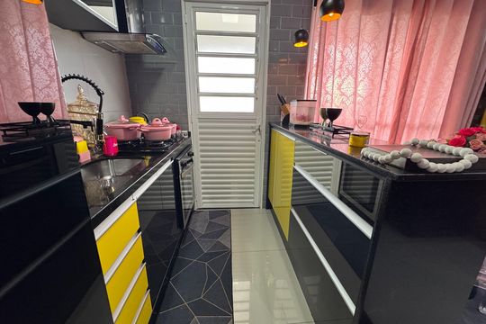 Cozinha de apartamento à venda com 2 quartos, 49m² em Padroeira, Osasco