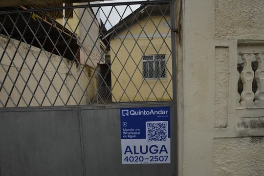 Placa Instalada de kitnet/studio para alugar com 1 quarto, 25m² em Osvaldo Cruz, Rio de Janeiro