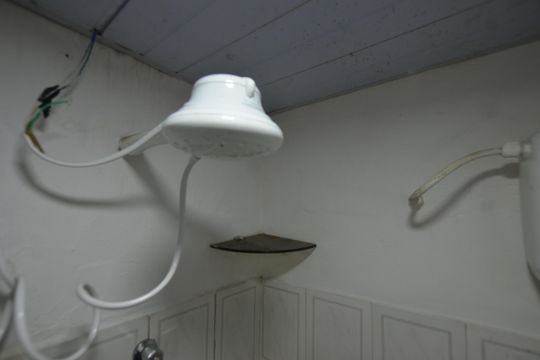 Banheiro de kitnet/studio para alugar com 1 quarto, 25m² em Osvaldo Cruz, Rio de Janeiro